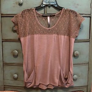 Kensie woman’s top size M.